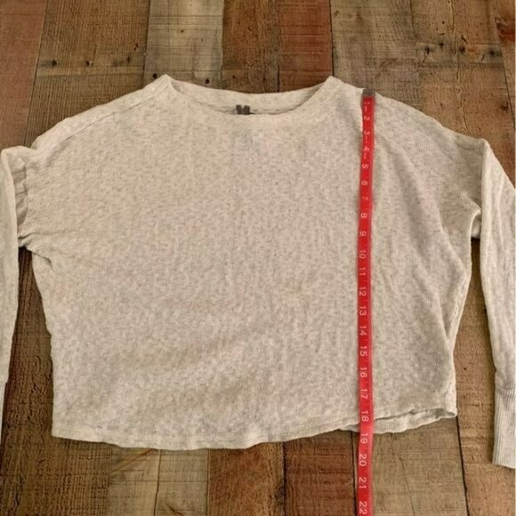 Anthropologie womens oversized long sleeve heathered light gray knit top -M - Picture 8 of 9